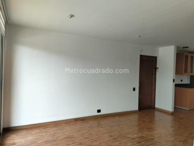 Apartamento de 2 Alcobas Cerca a Vías Principales y Servicios en El Poblado - 3