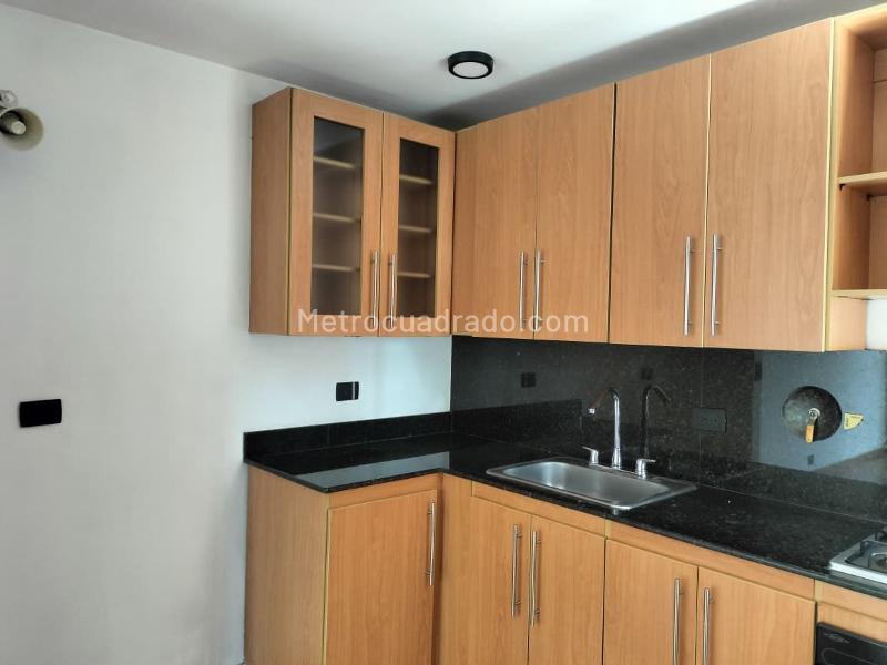 Apartamento de 2 Alcobas Cerca a Vías Principales y Servicios en El Poblado - 6