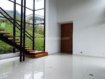 Casa de 4 alcobas en arriendo en Envigado, Envigado, 410 m² · foto 3 de 20