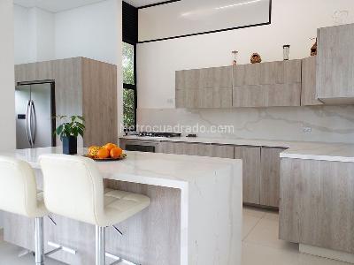 Casa de 4 alcobas en arriendo en Envigado, Envigado, 410 m² · foto 8 de 20