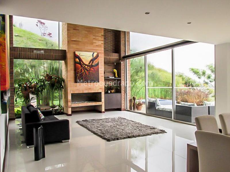 Casa Amoblada de 4 Alcobas en Los Balsos - 2