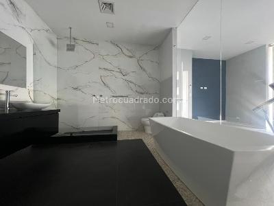 Apartamento de 4 alcobas en venta en El Poblado, Medellín, 310 m² · foto 14 de 18
