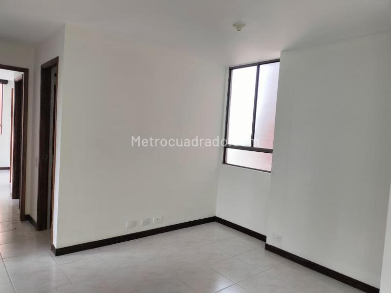 Apartamento de 3 Alcobas con Balcón en Unidad Cerrada, El Poblado - 8