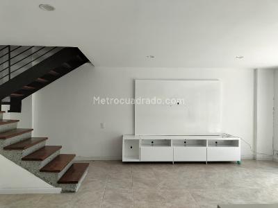 Casa en arriendo en El Poblado, Medellín · foto 2 de 19
