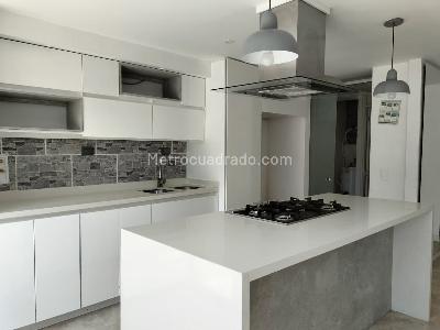 Casa en arriendo en El Poblado, Medellín · foto 6 de 19