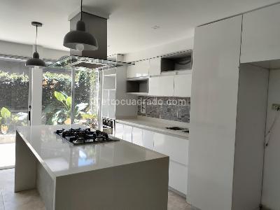 Casa en arriendo en El Poblado, Medellín · foto 7 de 19