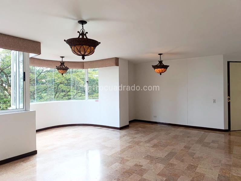 Modern 3BR Apartment in El Poblado - 4