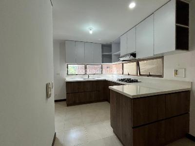Apartamento de 3 alcobas en arriendo en El Poblado, Medellín, 135 m² · foto 5 de 18