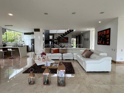 Casa de 4 alcobas en venta en Envigado, Envigado, 450 m² · foto 3 de 20