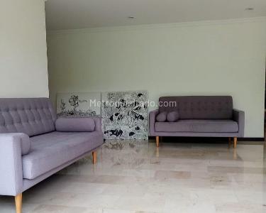 Apartamento de 3 alcobas en arriendo en El Poblado, Medellín, 132 m² · foto 2 de 11