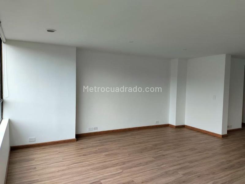 Apartamento Amplio de 3 Alcobas con Zonas Sociales en El Poblado - 2