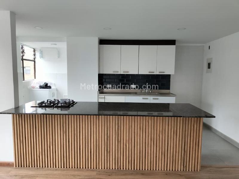 Apartamento Amplio de 3 Alcobas con Zonas Sociales en El Poblado - 7