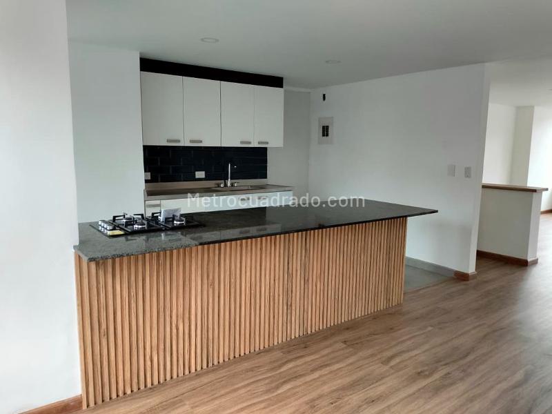 Apartamento Amplio de 3 Alcobas con Zonas Sociales en El Poblado - 9