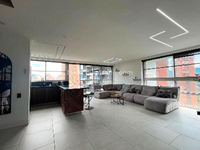 Apartamento de 3 alcobas en venta en El Poblado, Medellín, 184 m² · foto 2 de 17