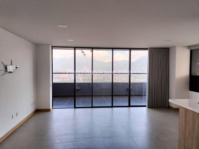 Modern 3BR Apartment with Balcony in El Poblado