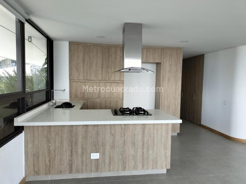 Modern 3BR Apartment with Balcony in El Poblado - 4