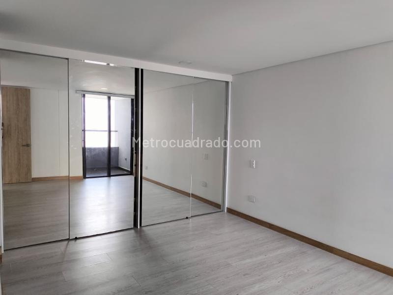 Modern 3BR Apartment with Balcony in El Poblado - 8