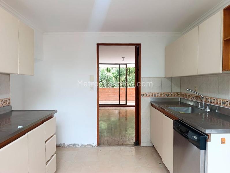 Apartamento de 3 Alcobas y 3 Baños en El Poblado - 5