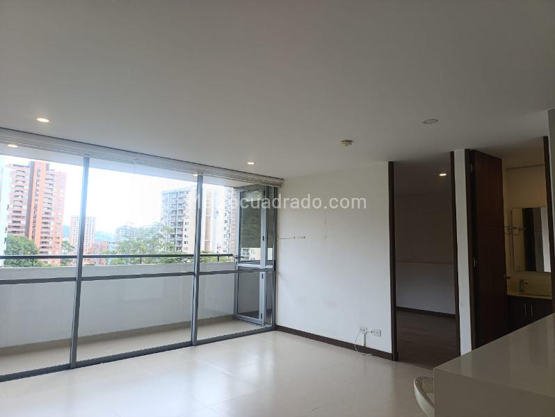 1BR Studio Apartment with Balcony and Covered Parking in El Poblado - 6