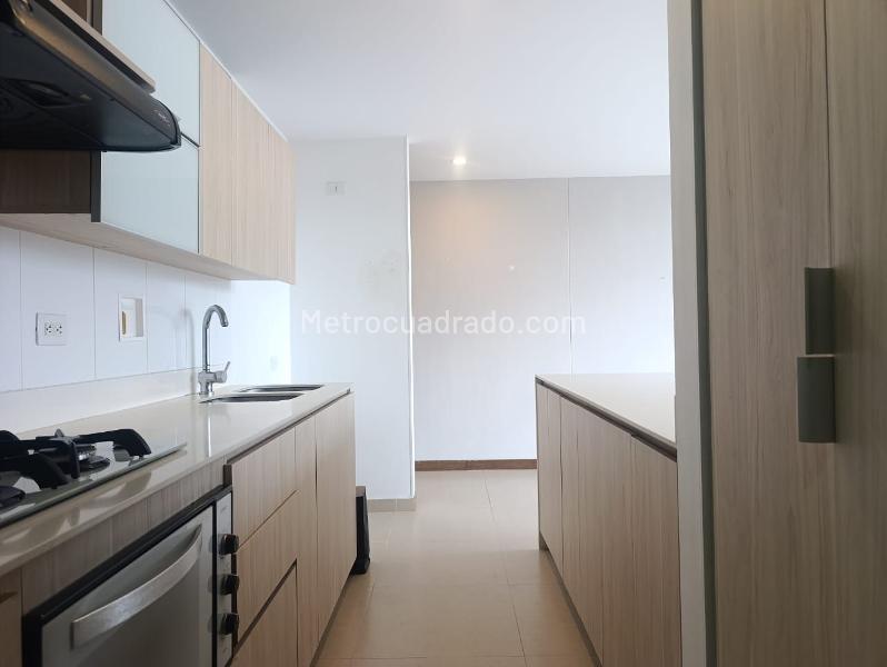 1BR Studio Apartment with Balcony and Covered Parking in El Poblado - 7