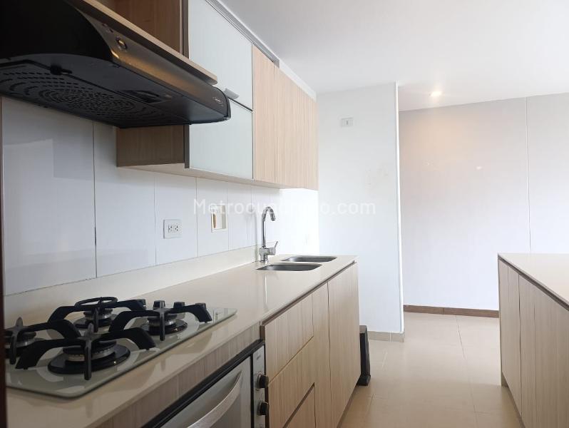 1BR Studio Apartment with Balcony and Covered Parking in El Poblado - 8