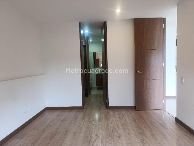 1BR Studio Apartment with Balcony and Covered Parking in El Poblado - 9