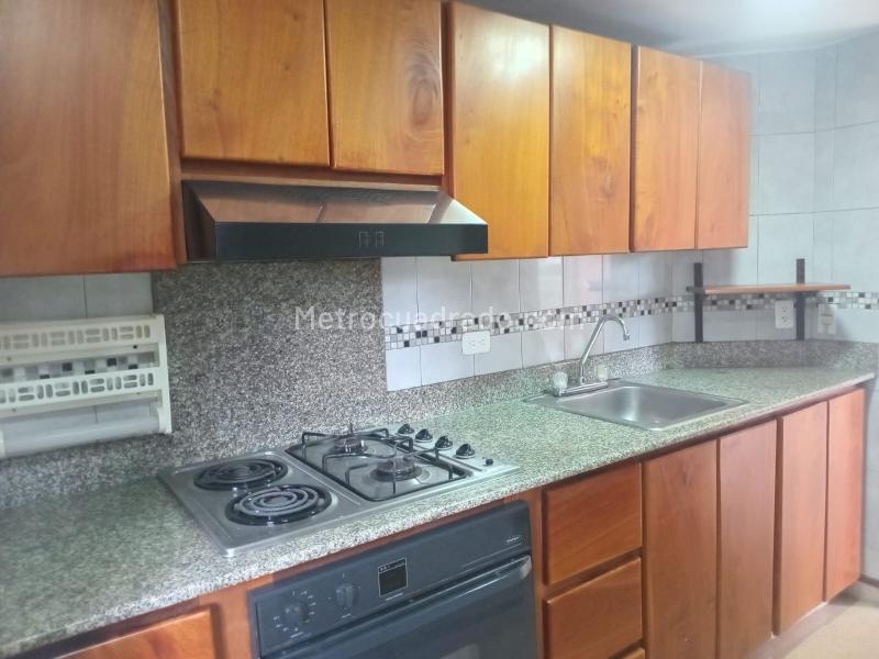 Apartamento de 3 Alcobas con 2 Balcones y Parqueadero Cubierto en El Poblado - 6