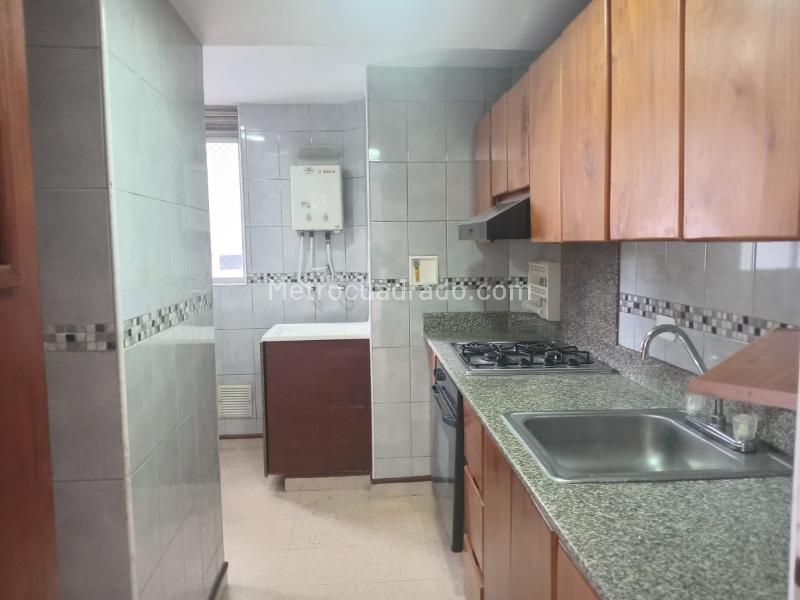 Apartamento de 3 Alcobas con 2 Balcones y Parqueadero Cubierto en El Poblado - 7
