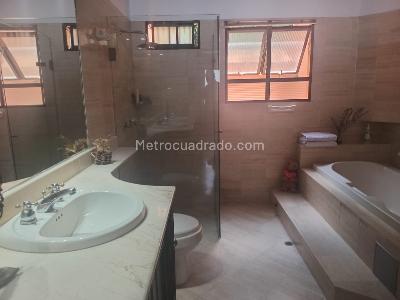Casa de 3 alcobas en venta en El Poblado, Medellín, 300 m² · foto 18 de 19