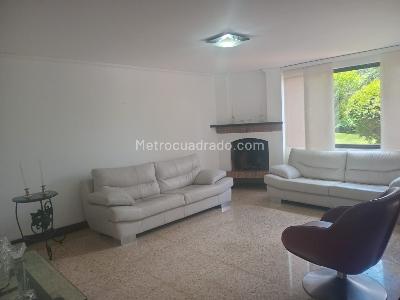 Casa de 3 alcobas en venta en El Poblado, Medellín, 300 m² · foto 2 de 19