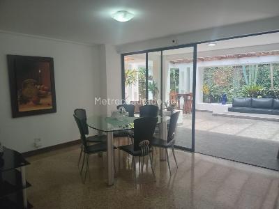 Casa de 3 alcobas en venta en El Poblado, Medellín, 300 m² · foto 5 de 19