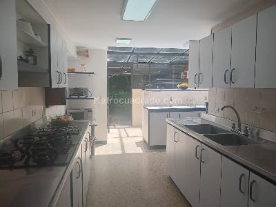 Casa de 3 alcobas en venta en El Poblado, Medellín, 300 m² · foto 7 de 19