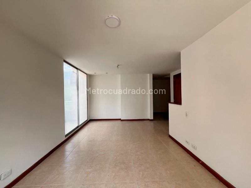 Apartamento de 3 Alcobas con Balcón y Parqueadero Cubierto en El Poblado - 3