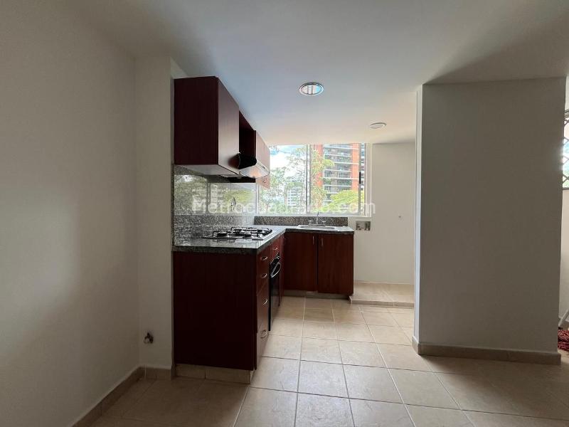 Apartamento de 3 Alcobas con Balcón y Parqueadero Cubierto en El Poblado - 4