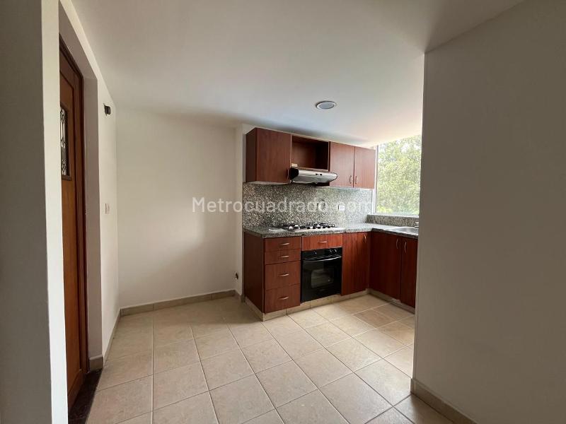 Apartamento de 3 Alcobas con Balcón y Parqueadero Cubierto en El Poblado - 6