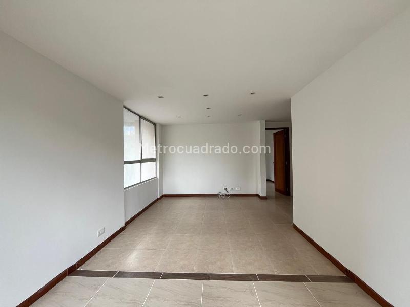 Apartamento de 3 Alcobas con Balcón y Parqueadero Cubierto en El Poblado - 8