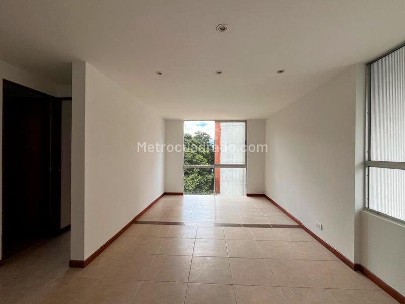 Apartamento de 3 Alcobas con Balcón y Parqueadero Cubierto en El Poblado - 9
