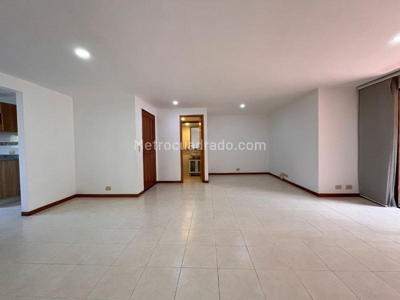 3BR Apartment with Balcony in Gated Community, El Poblado - 3