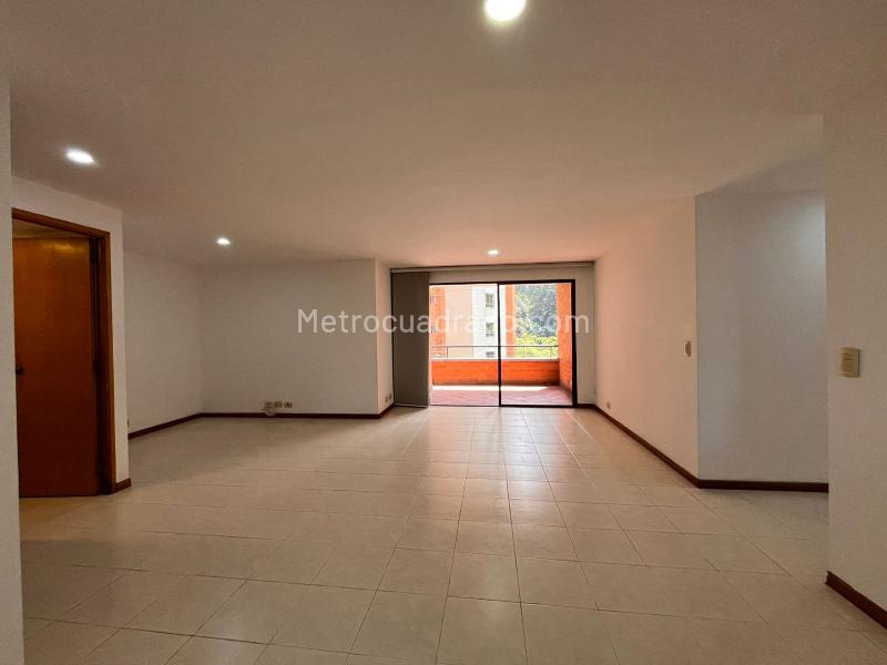3BR Apartment with Balcony in Gated Community, El Poblado - 4