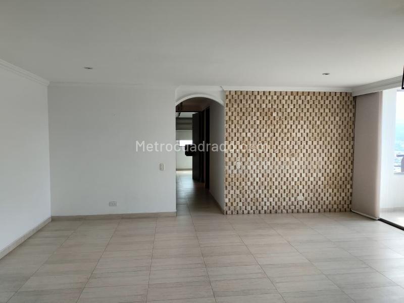 Apartamento Amplio de 3 Alcobas en El Poblado - 2