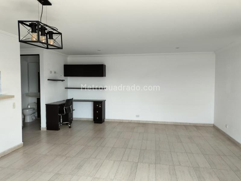 Apartamento Amplio de 3 Alcobas en El Poblado - 4