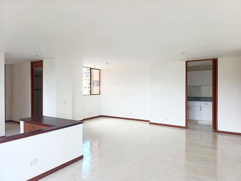 Apartamento de 2 Alcobas con Terraza y Parqueadero Cubierto en El Poblado - 3