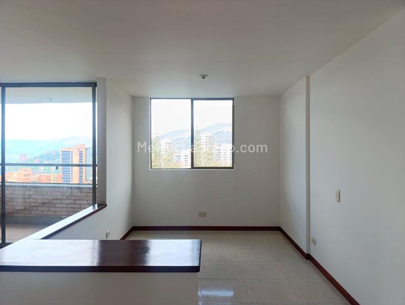 Apartamento de 2 Alcobas con Terraza y Parqueadero Cubierto en El Poblado - 5