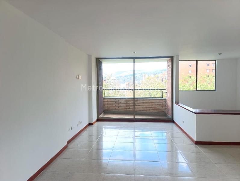 Apartamento de 2 Alcobas con Terraza y Parqueadero Cubierto en El Poblado - 7
