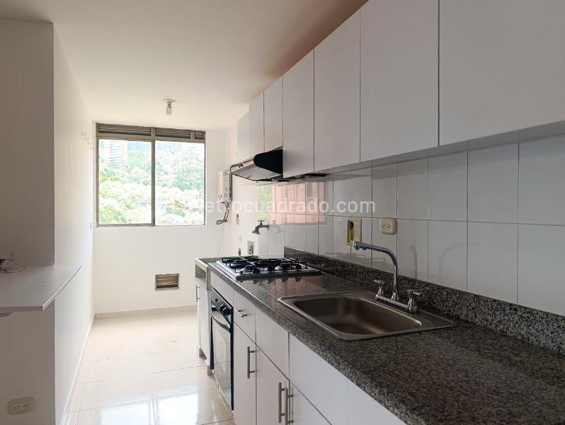 Apartamento de 2 Alcobas con Terraza y Parqueadero Cubierto en El Poblado - 8