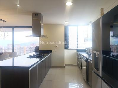 Apartamento de 3 alcobas en venta en El Poblado, Medellín, 187 m² · foto 8 de 20