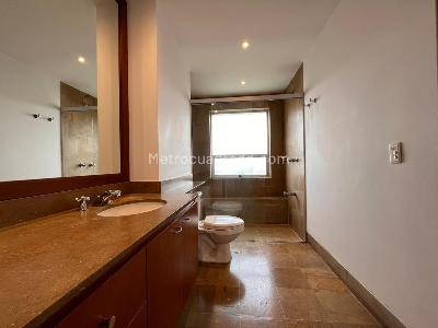 Apartamento de 2 alcobas en venta en El Poblado, Medellín, 140 m² · foto 18 de 19