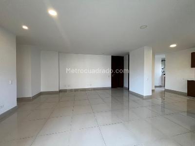 Apartamento de 3 alcobas en arriendo en El Poblado, Medellín, 115 m² · foto 2 de 10