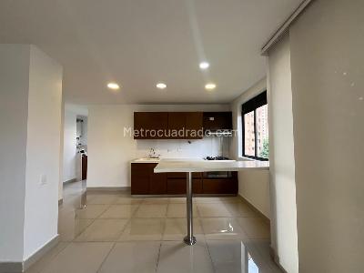 Apartamento de 3 alcobas en arriendo en El Poblado, Medellín, 115 m² · foto 3 de 10