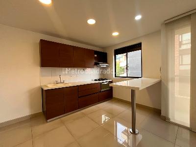 Apartamento de 3 alcobas en arriendo en El Poblado, Medellín, 115 m² · foto 4 de 10